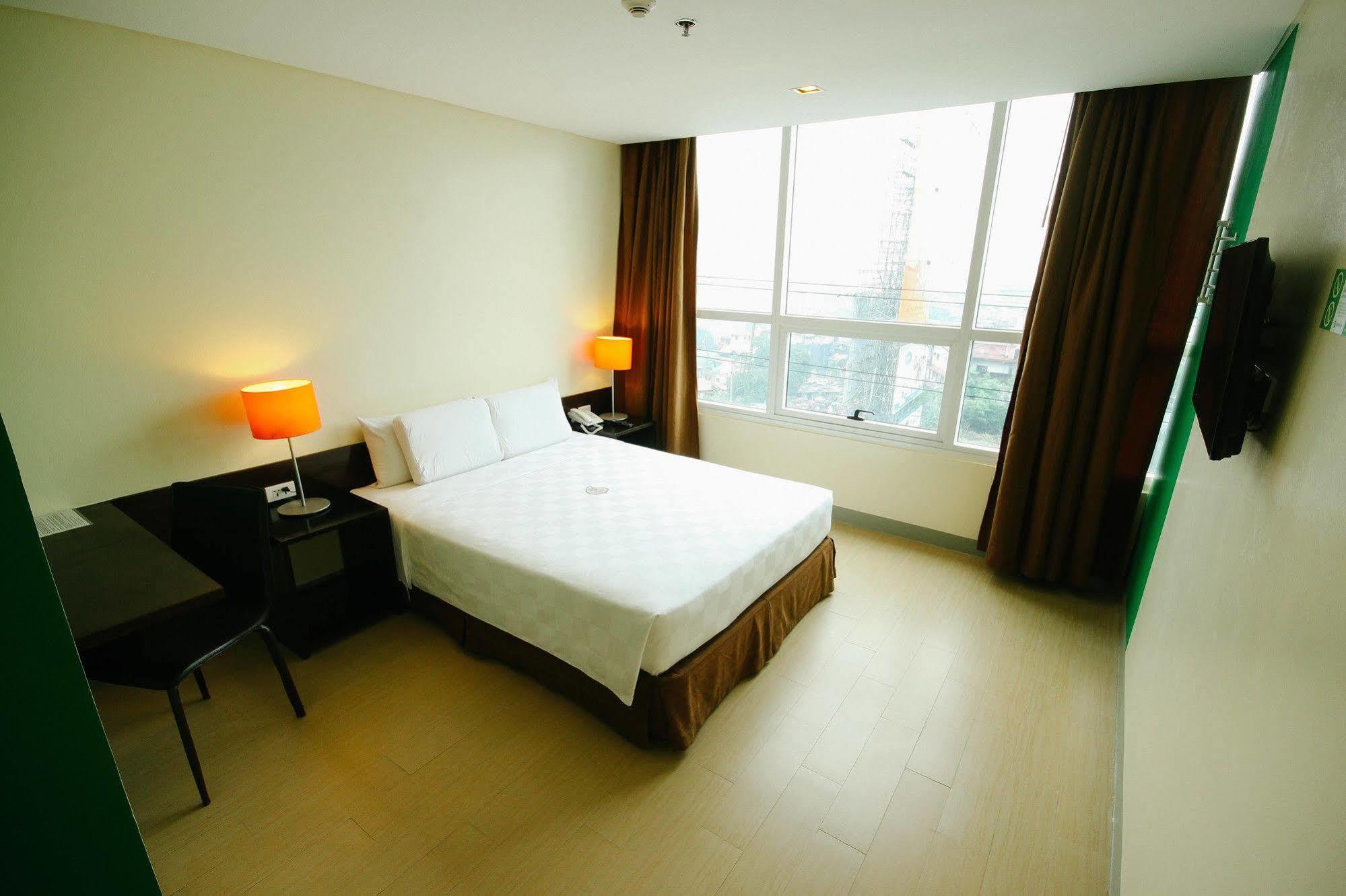 โรงแรมโก มันดาลูยอง Mandaluyong ภายนอก รูปภาพ