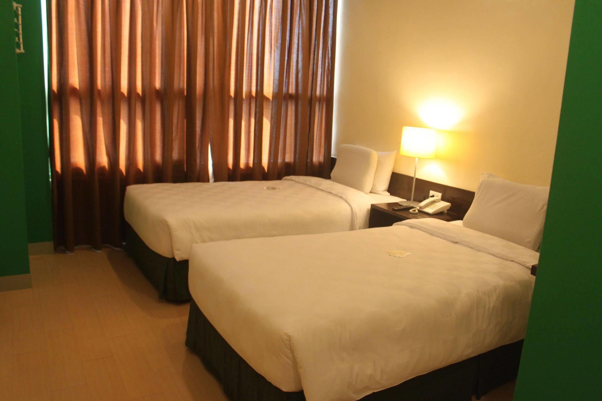 โรงแรมโก มันดาลูยอง Mandaluyong ภายนอก รูปภาพ